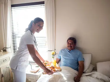 nurse-serving-food-to-patient